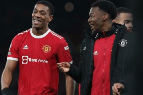 关于曼联训练开放日，窗口期官宣签约引欢呼，西甲在即，赛程密集仍需轮换的信息-kaiyun